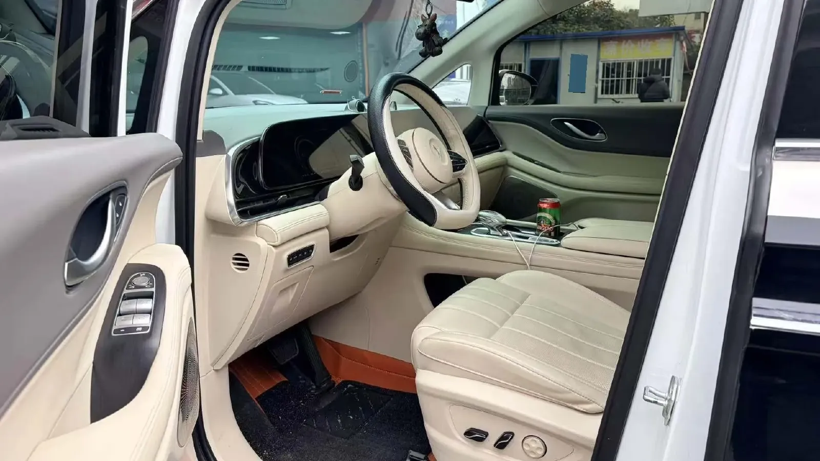 2024 Voyah Dream 1.5T 150HP L4 PHEV 43KWH,autocango,china used car exporter,china ev exporter,chinese used car exporter,chinese used ev exporter