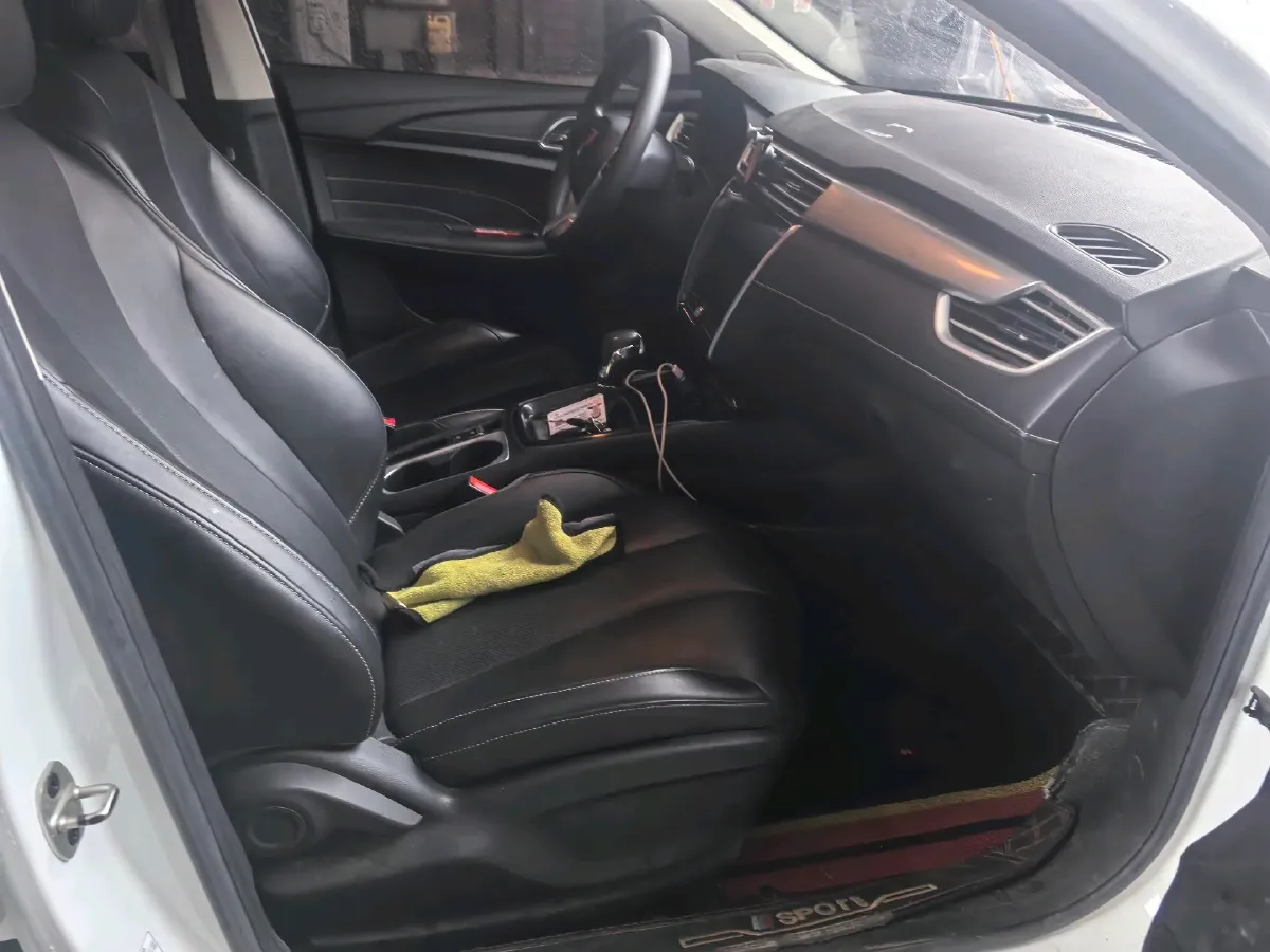 2020 Roewe i5 1.5L 120HP L4 CVT,autocango,china used car exporter,china ev exporter,chinese used car exporter,chinese used ev exporter