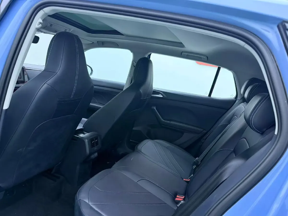 2024 Volkswagen Tiguan L 2.0T 186HP L4 7DCT,autocango,china used car exporter,china ev exporter,chinese used car exporter,chinese used ev exporter