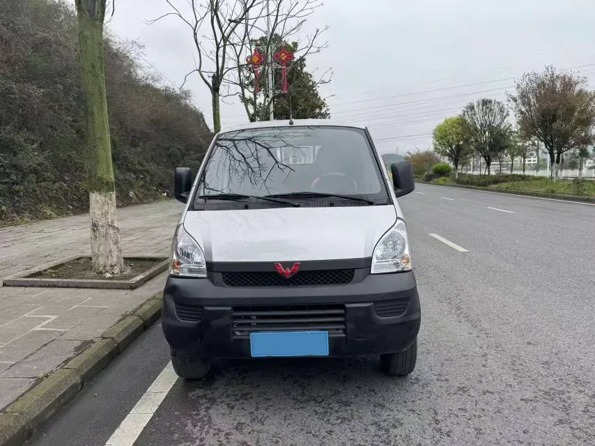 2021 WuLing RongGuang Mini Truck 1.5L 99HP L4 5MT,autocango,china used car exporter,china ev exporter,chinese used car exporter,chinese used ev exporter