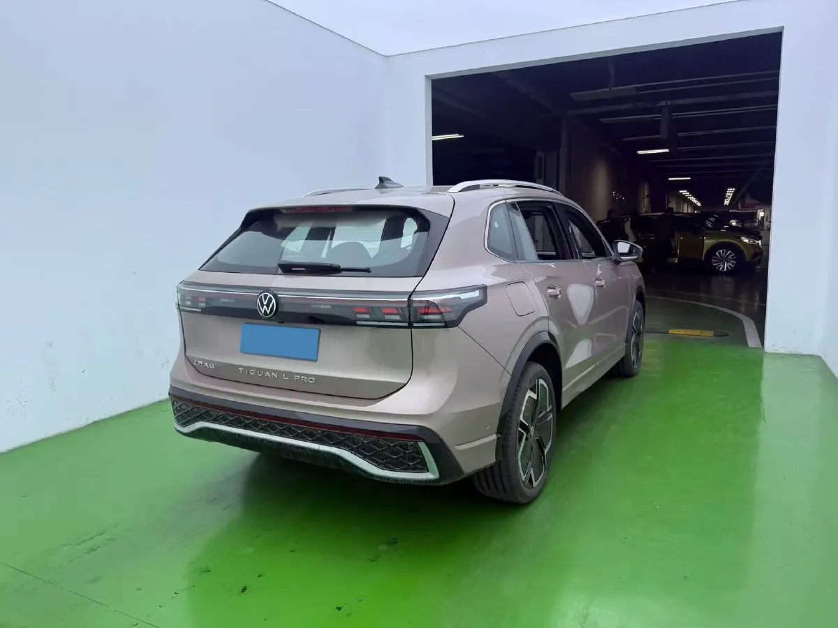 2024 Volkswagen Tiguan L 2.0T 186HP L4 7DCT,autocango,china used car exporter,china ev exporter,chinese used car exporter,chinese used ev exporter