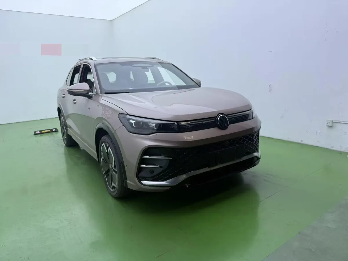 2024 Volkswagen Tiguan L 2.0T 186HP L4 7DCT,autocango,china used car exporter,china ev exporter,chinese used car exporter,chinese used ev exporter