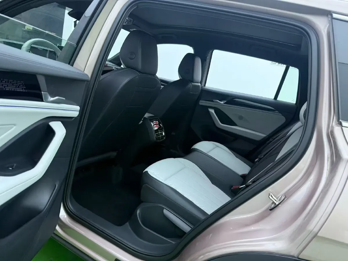 2024 Volkswagen Tiguan L 2.0T 186HP L4 7DCT,autocango,china used car exporter,china ev exporter,chinese used car exporter,chinese used ev exporter