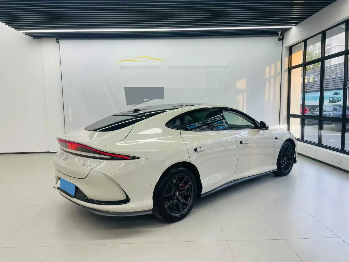 2024 IM L6 BEV 83KWH,autocango,china used car exporter,china ev exporter,chinese used car exporter,chinese used ev exporter