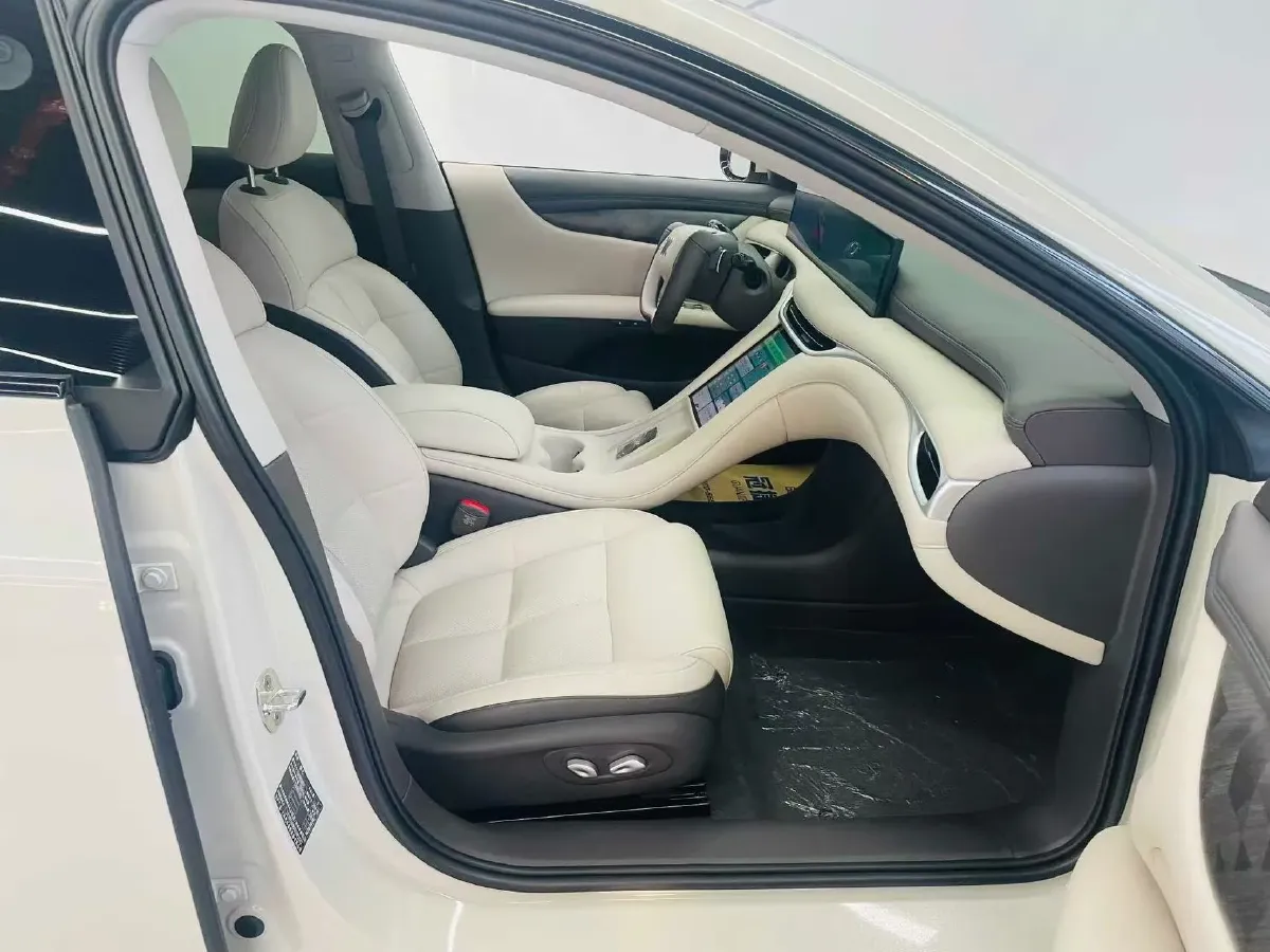 2024 IM L6 BEV 83KWH,autocango,china used car exporter,china ev exporter,chinese used car exporter,chinese used ev exporter