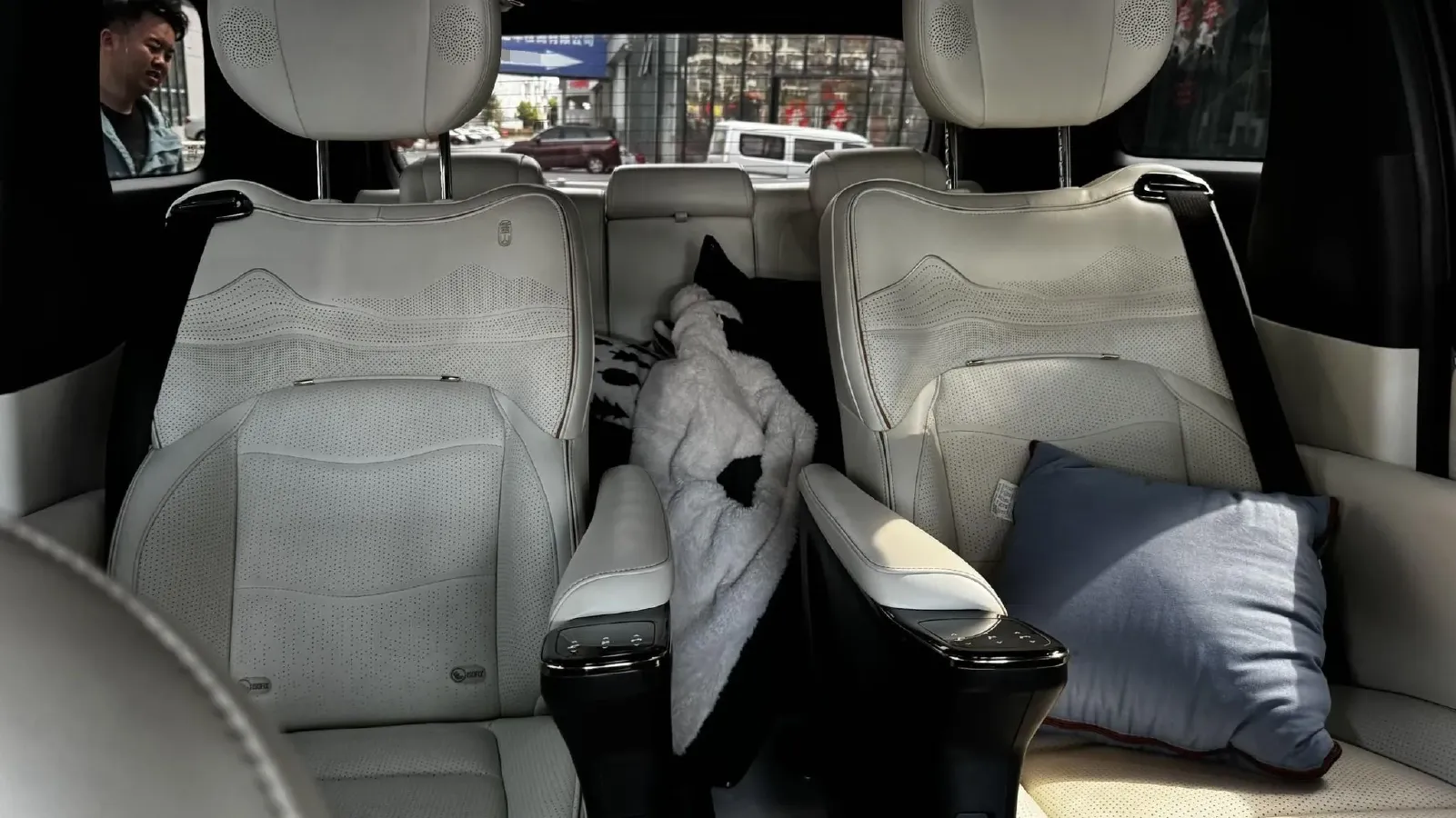 2023 GAC Trumpchi M8 2.0T 252HP L4 8AT,autocango,china used car exporter,china ev exporter,chinese used car exporter,chinese used ev exporter