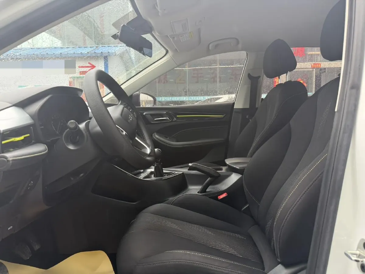 2021 Roewe i5 1.5L 120HP L4 5MT,autocango,china used car exporter,china ev exporter,chinese used car exporter,chinese used ev exporter