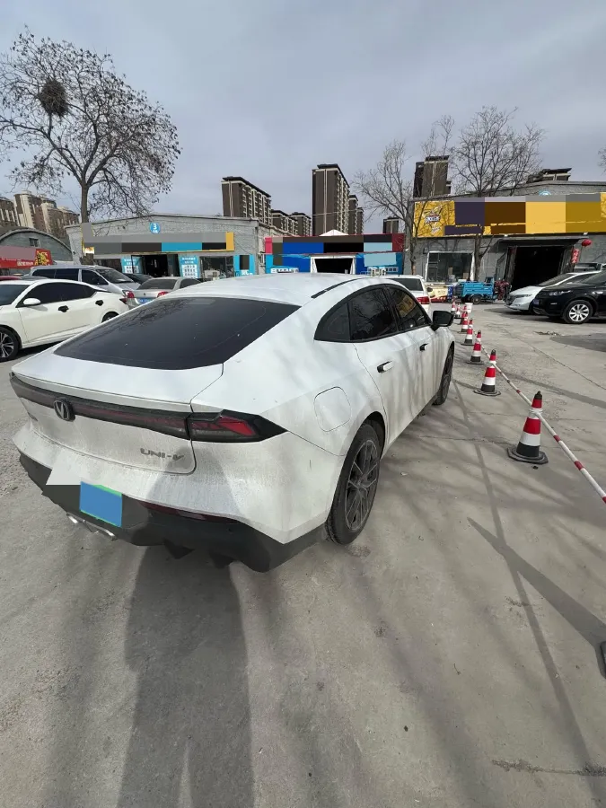 2024 ChangAn UNI-V iDD 1.5L 110HP L4 E-CVT PHEV 18.99KWH,autocango,china used car exporter,china ev exporter,chinese used car exporter,chinese used ev exporter