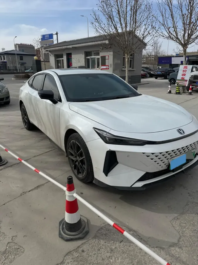 2024 ChangAn UNI-V iDD 1.5L 110HP L4 E-CVT PHEV 18.99KWH,autocango,china used car exporter,china ev exporter,chinese used car exporter,chinese used ev exporter