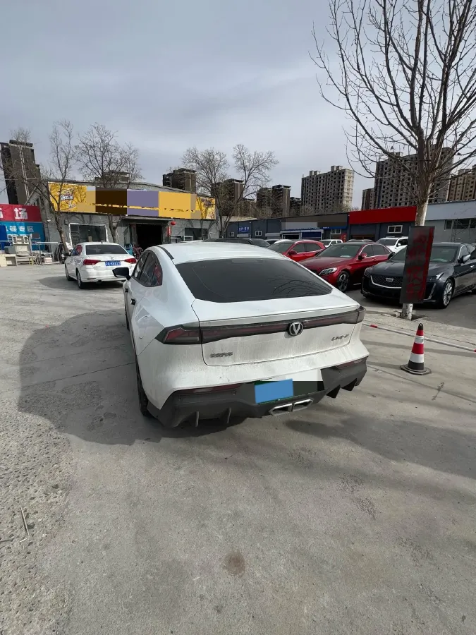 2024 ChangAn UNI-V iDD 1.5L 110HP L4 E-CVT PHEV 18.99KWH,autocango,china used car exporter,china ev exporter,chinese used car exporter,chinese used ev exporter