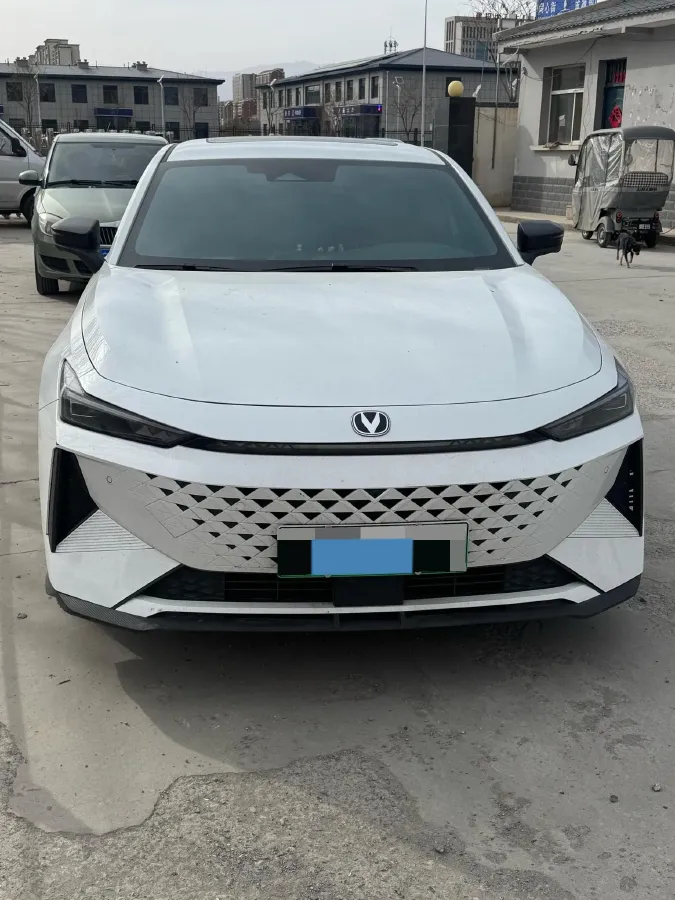 2024 ChangAn UNI-V iDD 1.5L 110HP L4 E-CVT PHEV 18.99KWH,autocango,china used car exporter,china ev exporter,chinese used car exporter,chinese used ev exporter