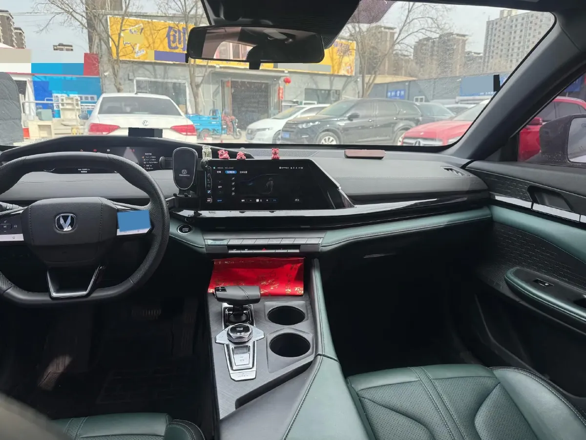 2024 ChangAn UNI-V iDD 1.5L 110HP L4 E-CVT PHEV 18.99KWH,autocango,china used car exporter,china ev exporter,chinese used car exporter,chinese used ev exporter