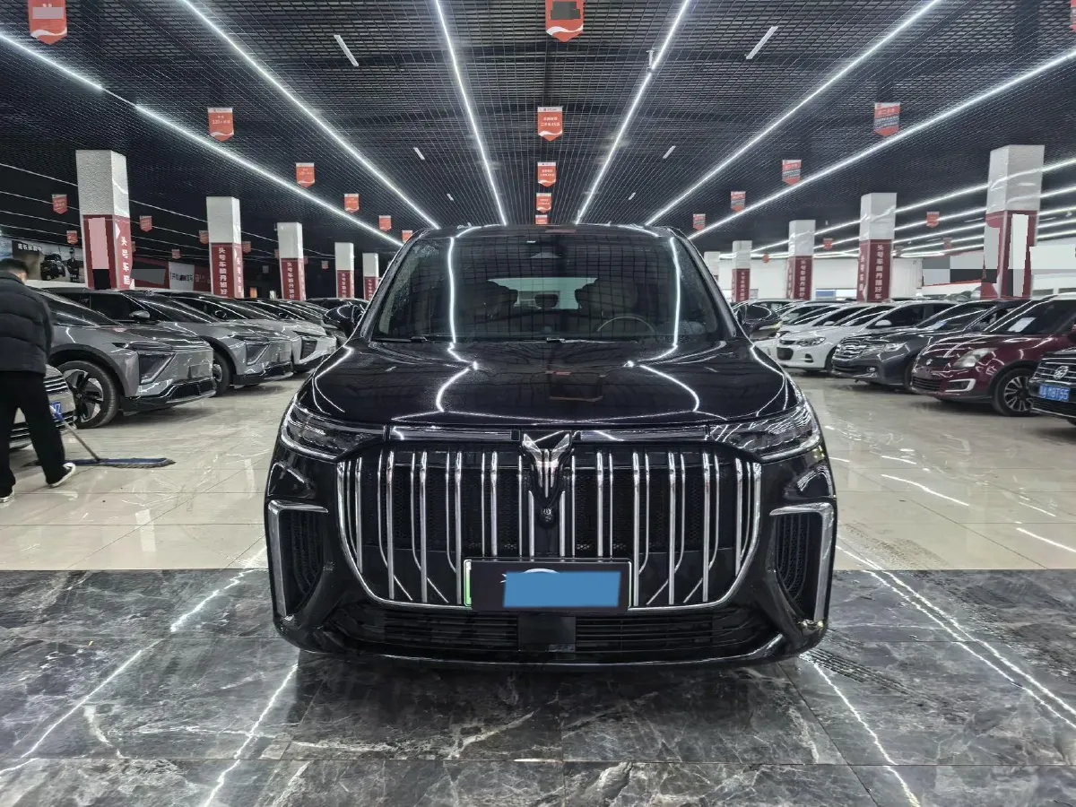 2024 Voyah Dream 1.5T 150HP L4 PHEV 43KWH,autocango,china used car exporter,china ev exporter,chinese used car exporter,chinese used ev exporter