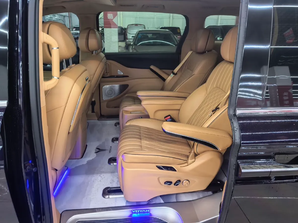 2024 Voyah Dream 1.5T 150HP L4 PHEV 43KWH,autocango,china used car exporter,china ev exporter,chinese used car exporter,chinese used ev exporter