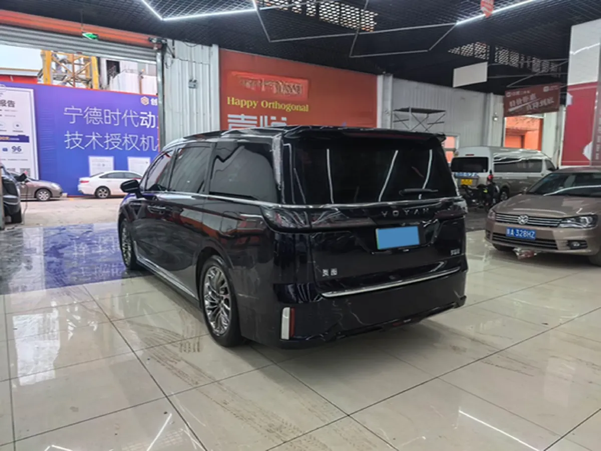 2024 Voyah Dream 1.5T 150HP L4 PHEV 43KWH,autocango,china used car exporter,china ev exporter,chinese used car exporter,chinese used ev exporter