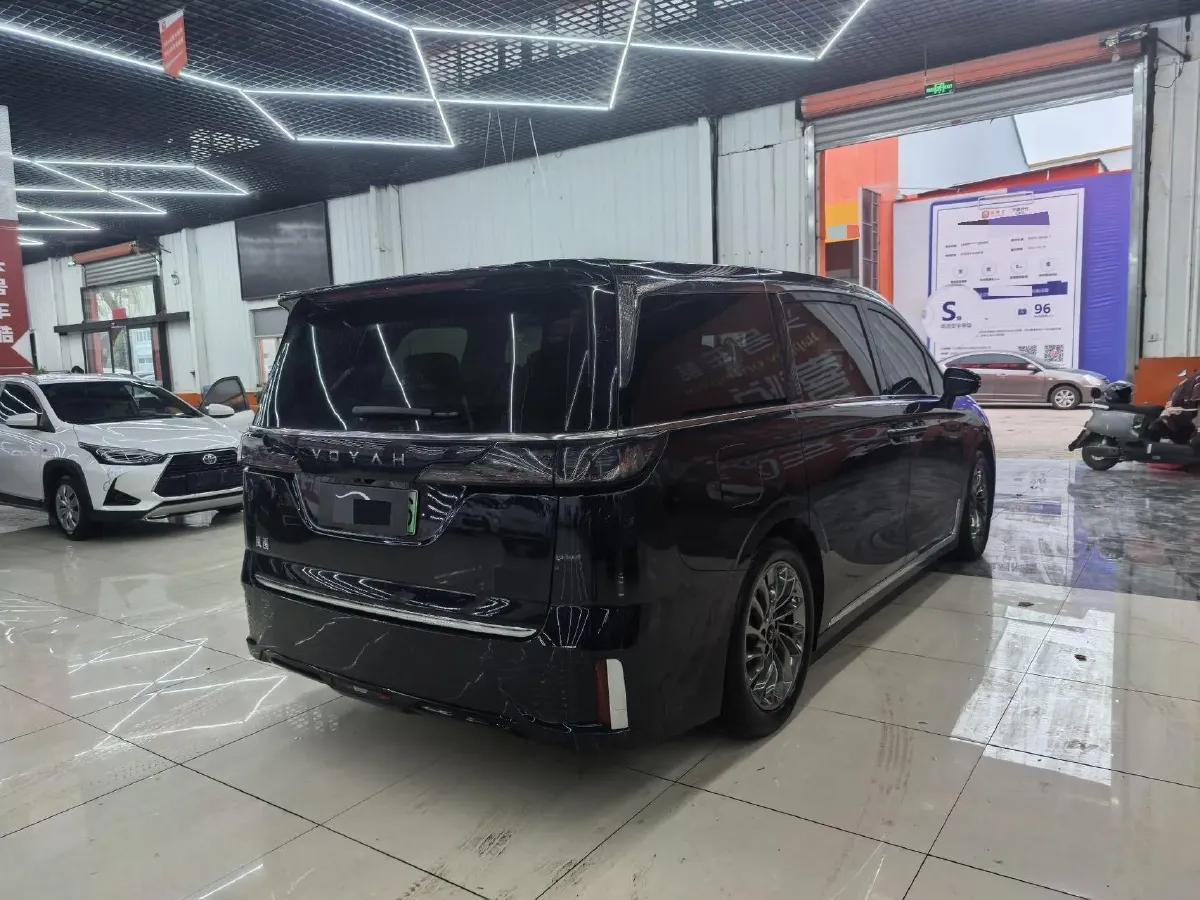 2024 Voyah Dream 1.5T 150HP L4 PHEV 43KWH,autocango,china used car exporter,china ev exporter,chinese used car exporter,chinese used ev exporter