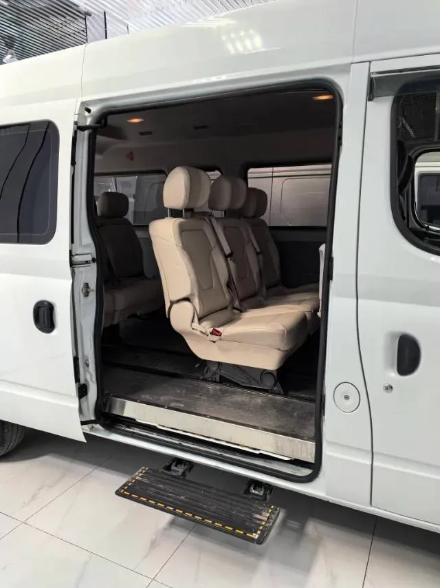 2023 MAXUS XinTu V80 2.0T 127HP L4 6MT,autocango,china used car exporter,china ev exporter,chinese used car exporter,chinese used ev exporter