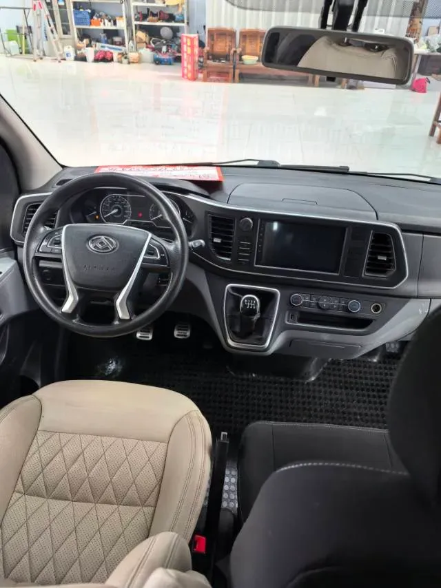 2023 MAXUS XinTu V80 2.0T 127HP L4 6MT,autocango,china used car exporter,china ev exporter,chinese used car exporter,chinese used ev exporter