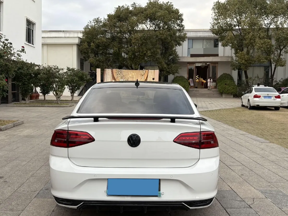 2021 Volkswagen T-Roc 1.4T 150HP L4 7DCT,autocango,china used car exporter,china ev exporter,chinese used car exporter,chinese used ev exporter