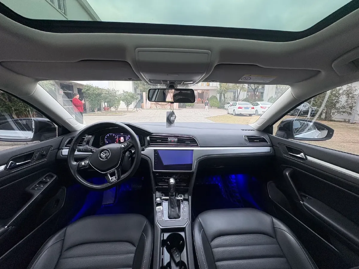 2021 Volkswagen T-Roc 1.4T 150HP L4 7DCT,autocango,china used car exporter,china ev exporter,chinese used car exporter,chinese used ev exporter