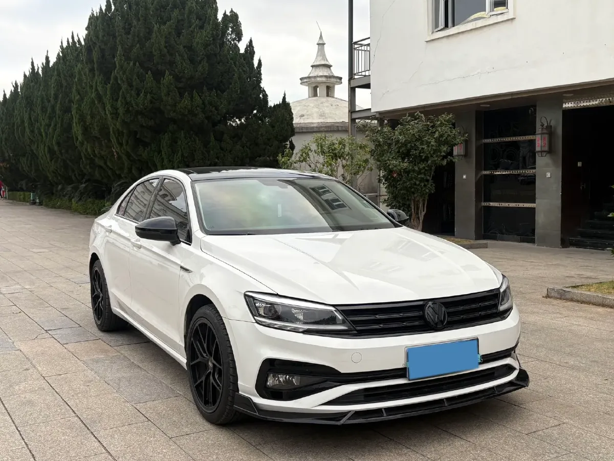 2021 Volkswagen T-Roc 1.4T 150HP L4 7DCT,autocango,china used car exporter,china ev exporter,chinese used car exporter,chinese used ev exporter