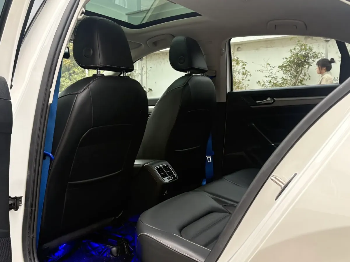 2021 Volkswagen T-Roc 1.4T 150HP L4 7DCT,autocango,china used car exporter,china ev exporter,chinese used car exporter,chinese used ev exporter