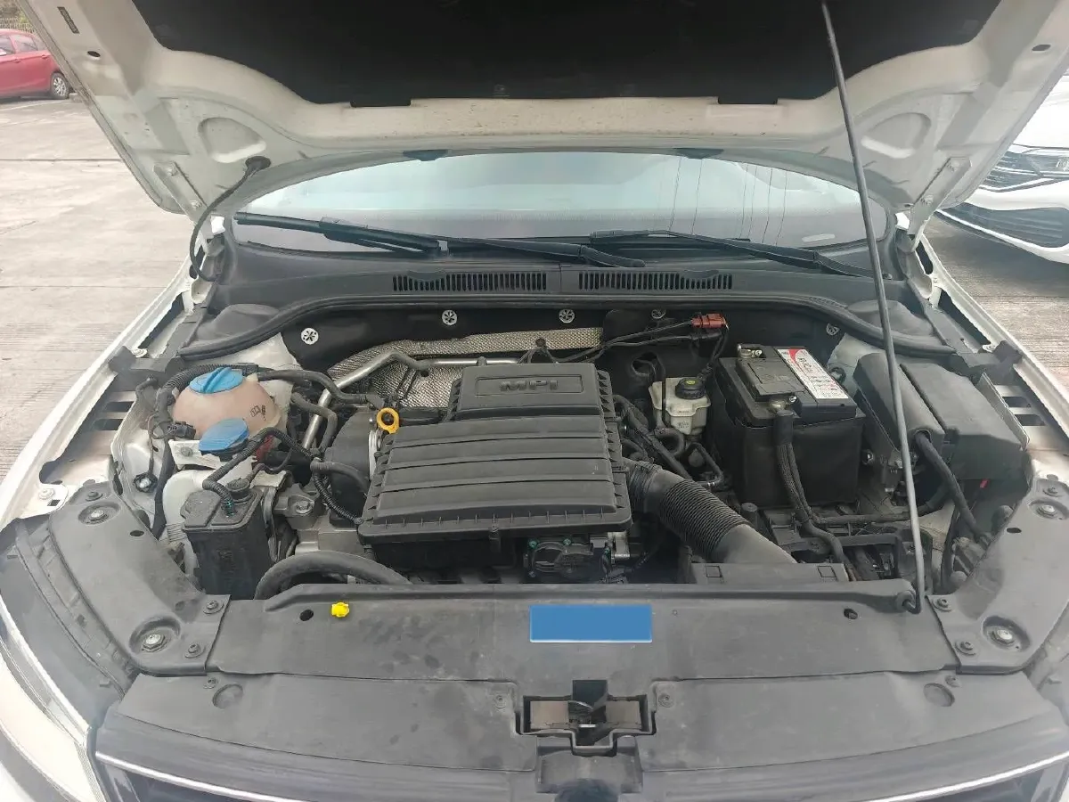 2017 Volkswagen Sagitar 1.6L 110HP L4 5MT,autocango,china used car exporter,china ev exporter,chinese used car exporter,chinese used ev exporter