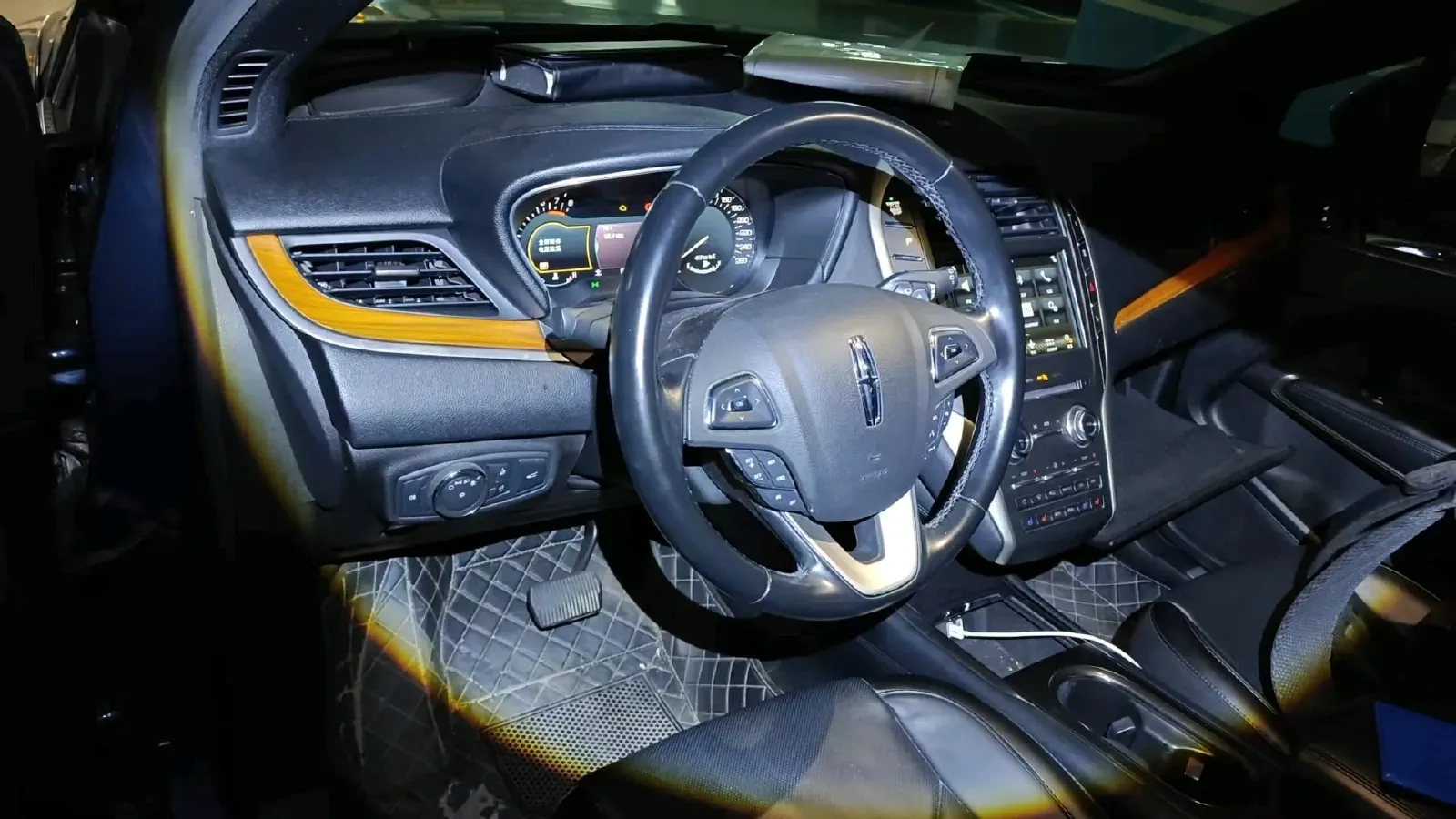 2017 Lincoln MKC 2.0T 253HP L4 6AT,autocango,china used car exporter,china ev exporter,chinese used car exporter,chinese used ev exporter