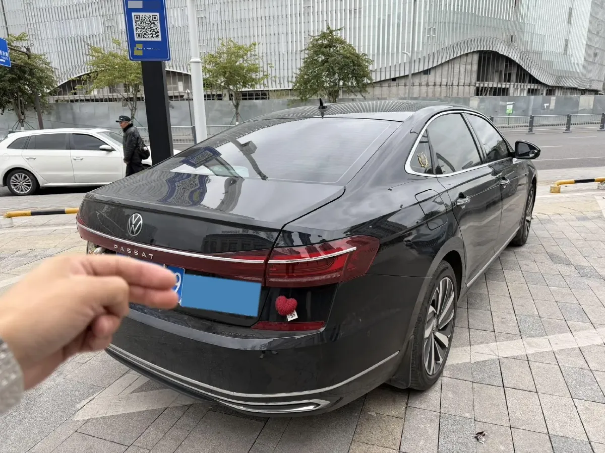 2024 Volkswagen Passat 2.0T 220HP L4 7DCT,autocango,china used car exporter,china ev exporter,chinese used car exporter,chinese used ev exporter