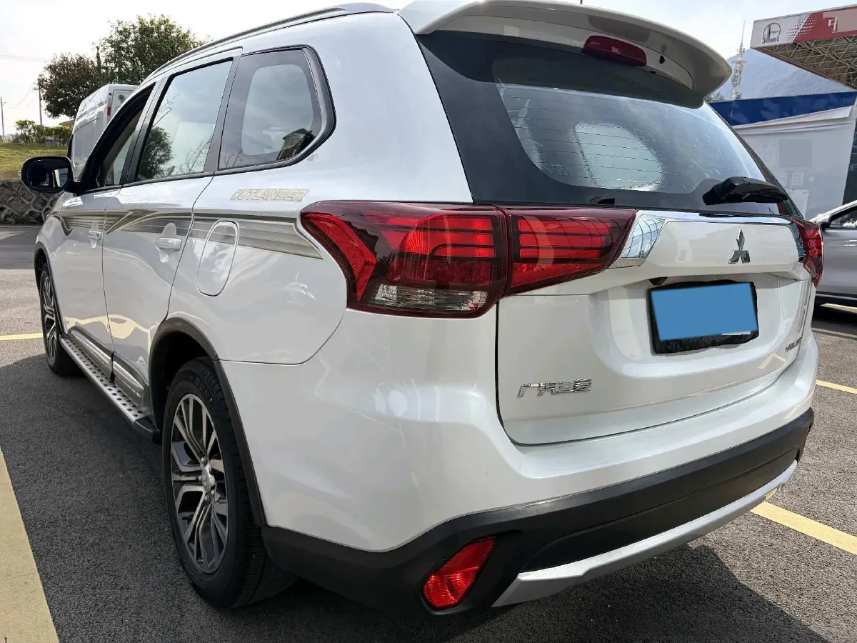 2018 Mitsubishi Outlander 2.0L 166HP L4 CVT,autocango,china used car exporter,china ev exporter,chinese used car exporter,chinese used ev exporter
