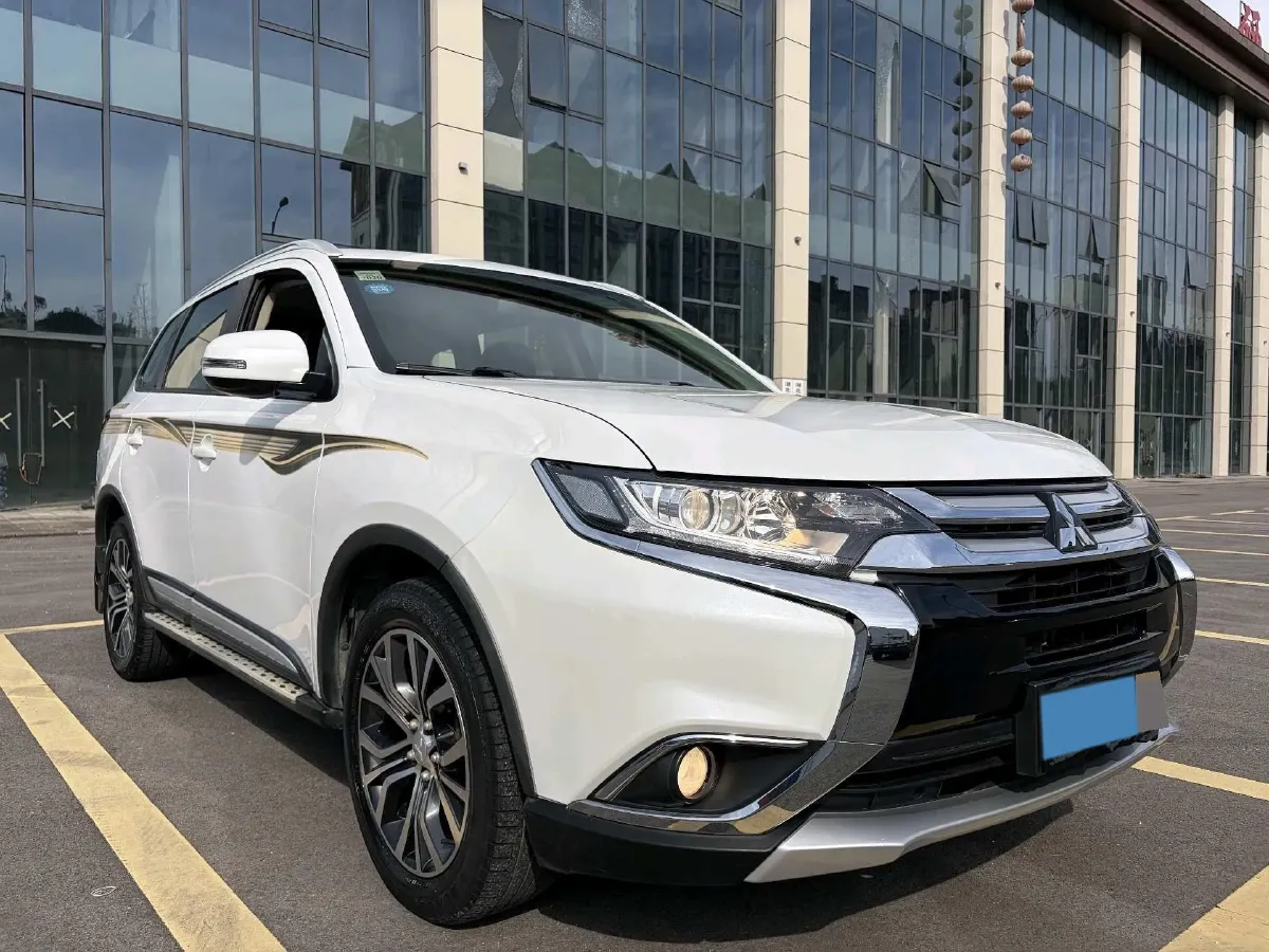 2018 Mitsubishi Outlander 2.0L 166HP L4 CVT,autocango,china used car exporter,china ev exporter,chinese used car exporter,chinese used ev exporter