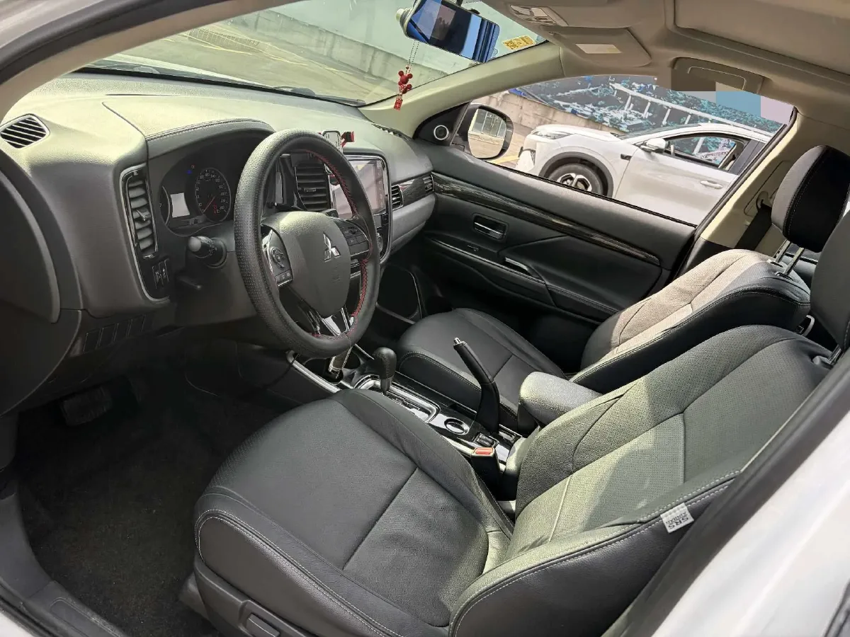2018 Mitsubishi Outlander 2.0L 166HP L4 CVT,autocango,china used car exporter,china ev exporter,chinese used car exporter,chinese used ev exporter