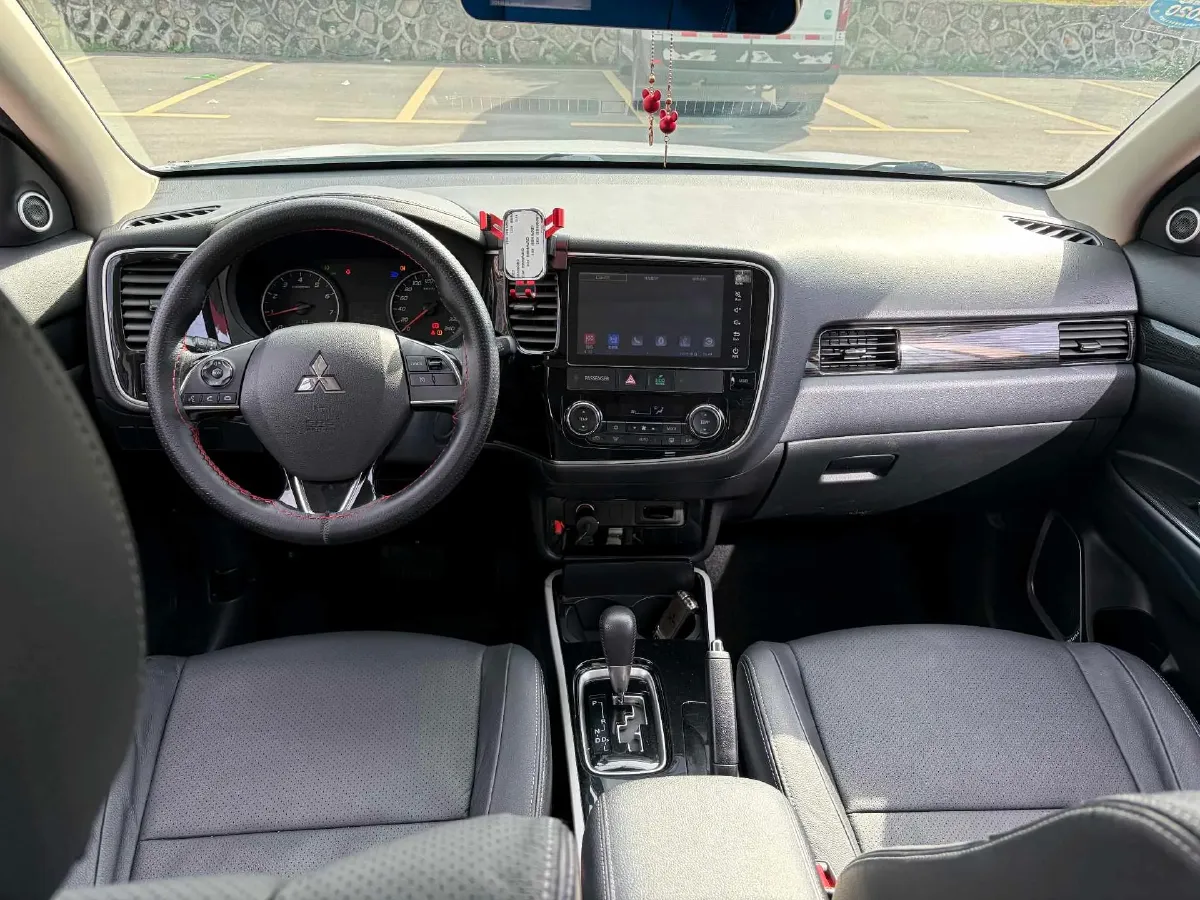 2018 Mitsubishi Outlander 2.0L 166HP L4 CVT,autocango,china used car exporter,china ev exporter,chinese used car exporter,chinese used ev exporter