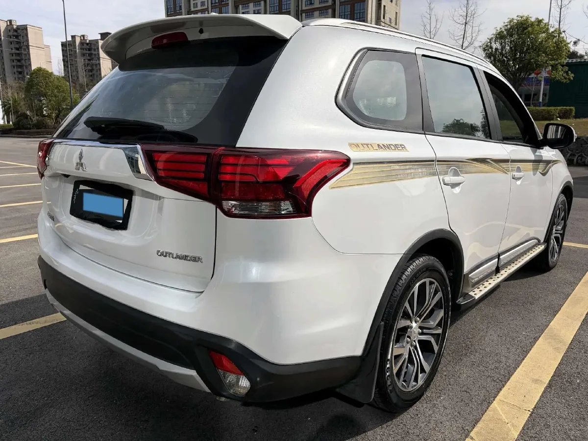 2018 Mitsubishi Outlander 2.0L 166HP L4 CVT,autocango,china used car exporter,china ev exporter,chinese used car exporter,chinese used ev exporter