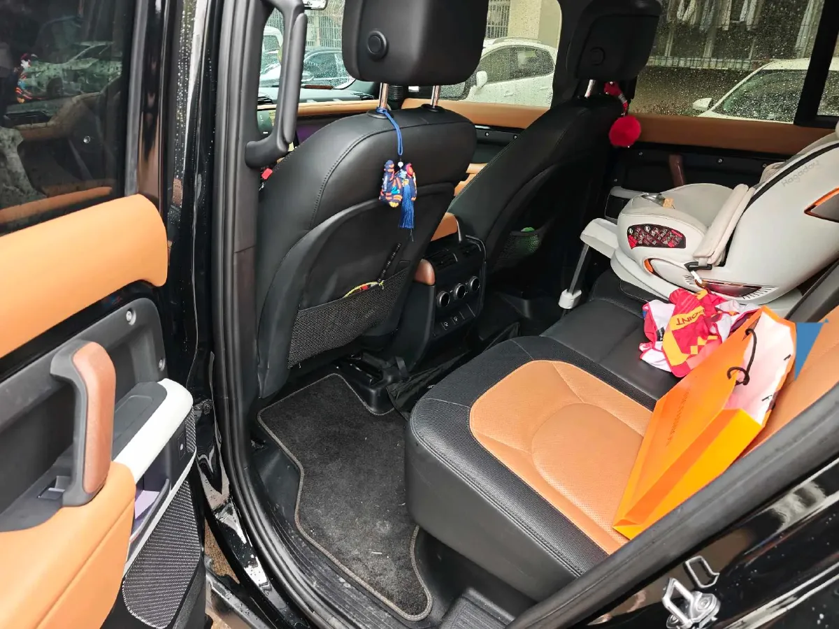 2023 Land Rover Defender 3.0T 400HP L6 8AT,autocango,china used car exporter,china ev exporter,chinese used car exporter,chinese used ev exporter