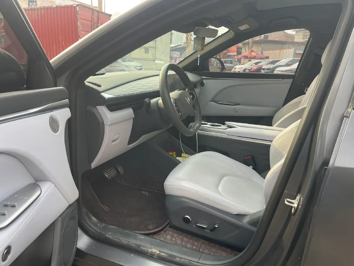 2024 HongQi H5 2.0T 224HP L4 8AT,autocango,china used car exporter,china ev exporter,chinese used car exporter,chinese used ev exporter