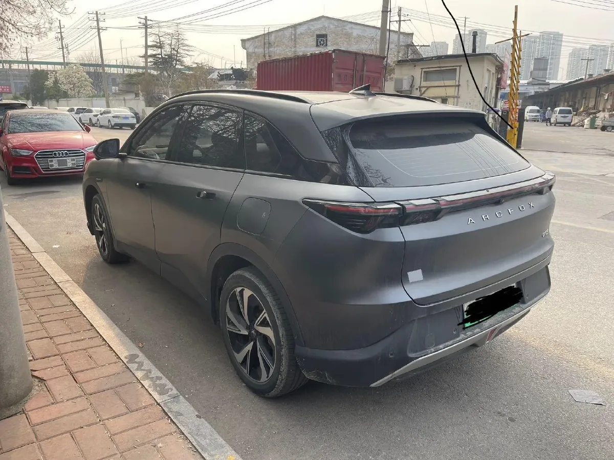 2024 HongQi H5 2.0T 224HP L4 8AT,autocango,china used car exporter,china ev exporter,chinese used car exporter,chinese used ev exporter