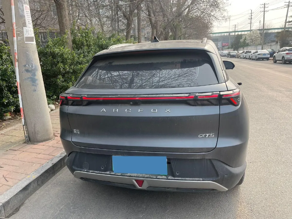 2024 HongQi H5 2.0T 224HP L4 8AT,autocango,china used car exporter,china ev exporter,chinese used car exporter,chinese used ev exporter