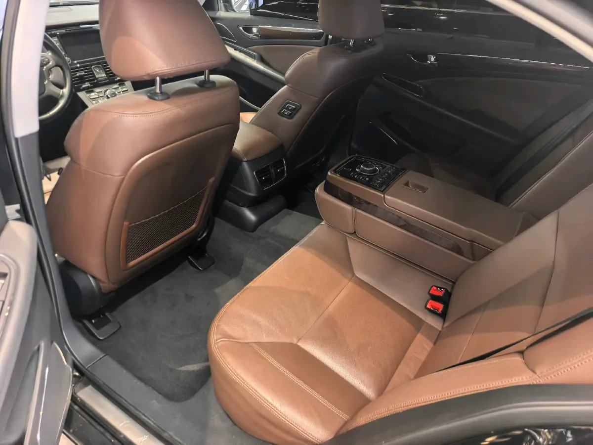 2017 HongQi H7 2.0T 204HP L4 6AT,autocango,china used car exporter,china ev exporter,chinese used car exporter,chinese used ev exporter