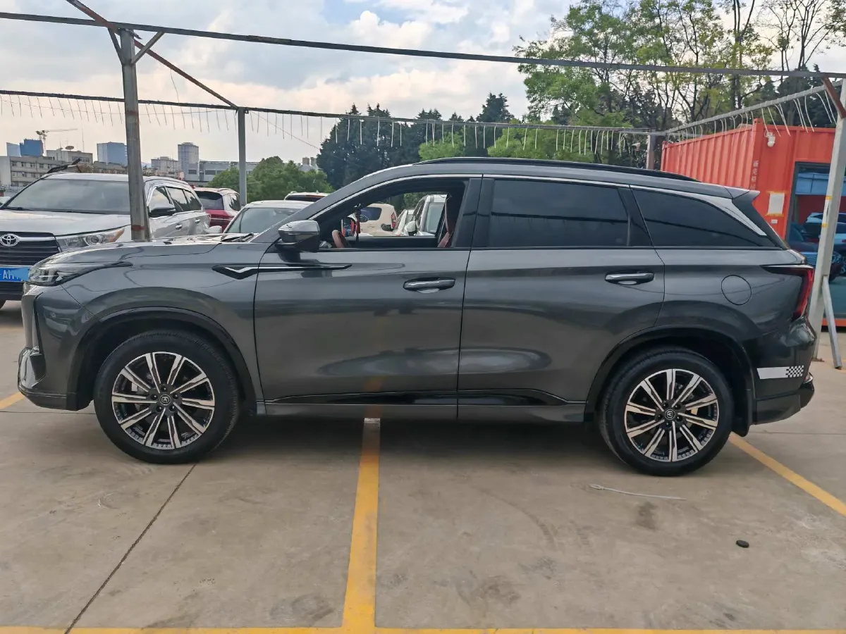 2023 ChangAn CS75 Plus 1.5T 188HP L4 8AT,autocango,china used car exporter,china ev exporter,chinese used car exporter,chinese used ev exporter