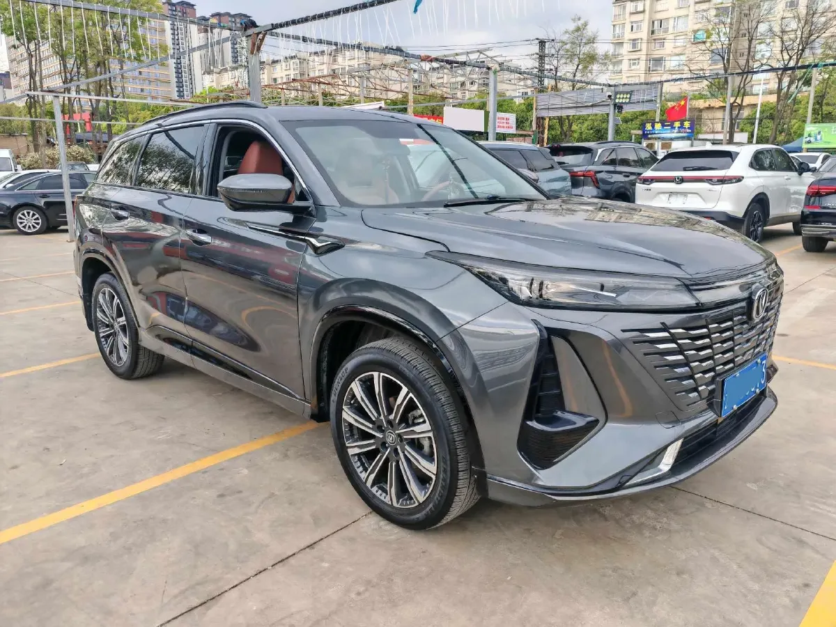 2023 ChangAn CS75 Plus 1.5T 188HP L4 8AT,autocango,china used car exporter,china ev exporter,chinese used car exporter,chinese used ev exporter