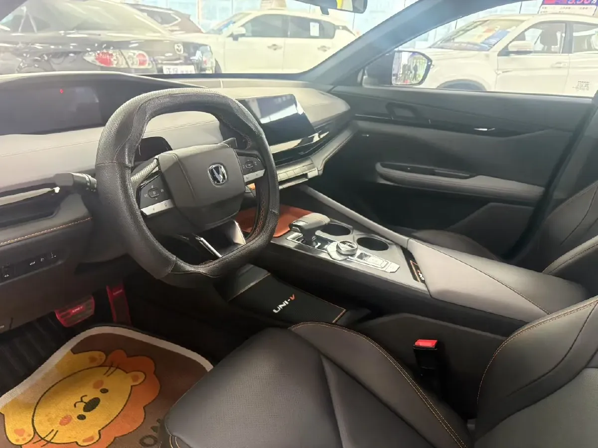 2022 ChangAn UNI-V 1.5T 188HP L4 7DCT,autocango,china used car exporter,china ev exporter,chinese used car exporter,chinese used ev exporter