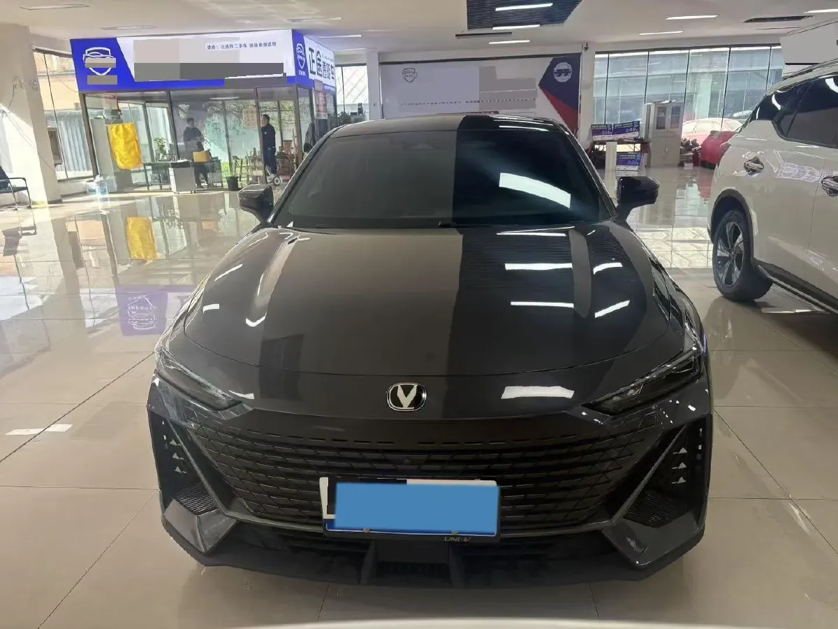 2022 ChangAn UNI-V 1.5T 188HP L4 7DCT,autocango,china used car exporter,china ev exporter,chinese used car exporter,chinese used ev exporter