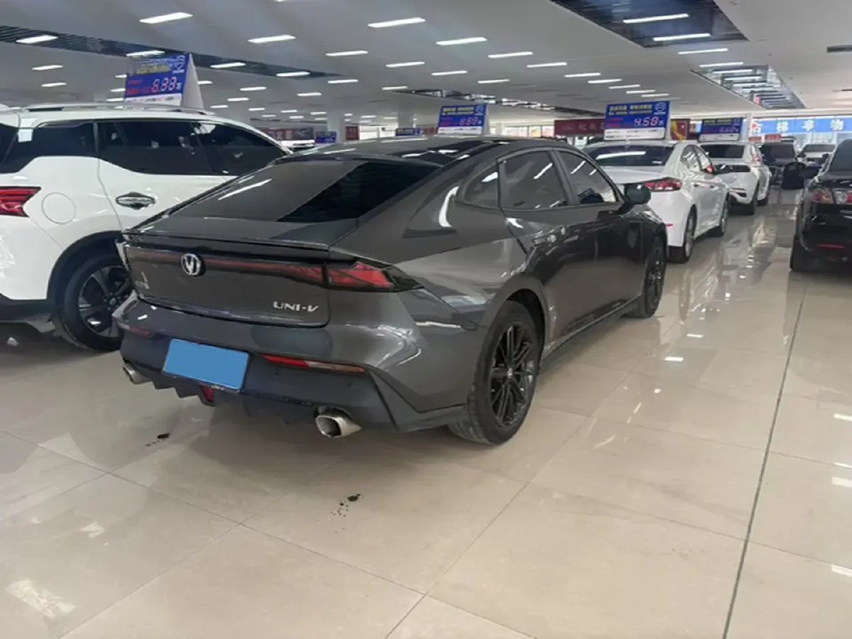 2022 ChangAn UNI-V 1.5T 188HP L4 7DCT,autocango,china used car exporter,china ev exporter,chinese used car exporter,chinese used ev exporter