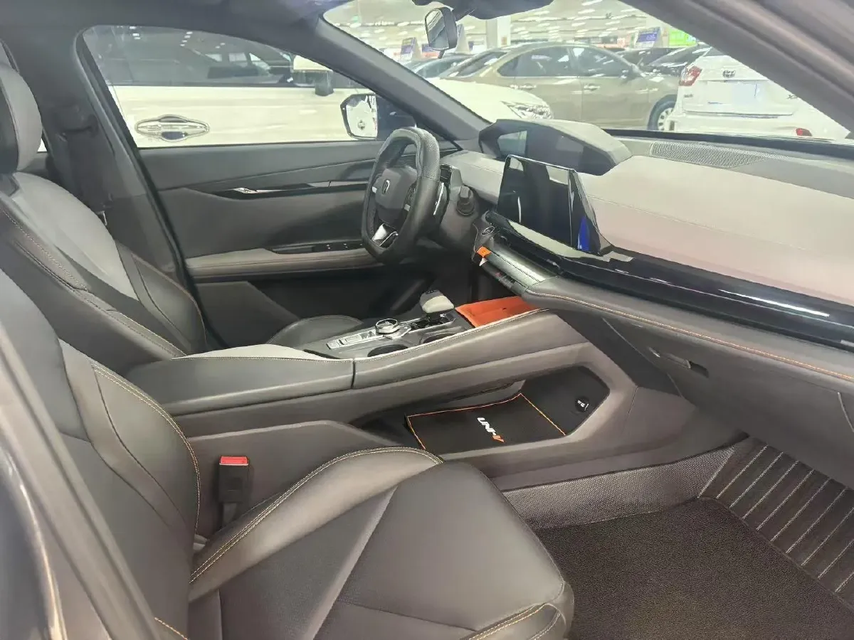 2022 ChangAn UNI-V 1.5T 188HP L4 7DCT,autocango,china used car exporter,china ev exporter,chinese used car exporter,chinese used ev exporter