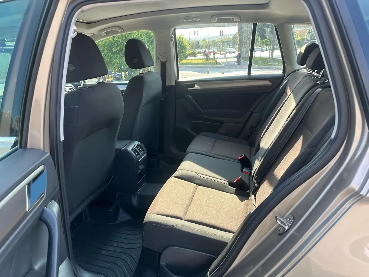 2018 Volkswagen Golf Sportsvan 1.6L 110HP L4 6AT,autocango,china used car exporter,china ev exporter,chinese used car exporter,chinese used ev exporter