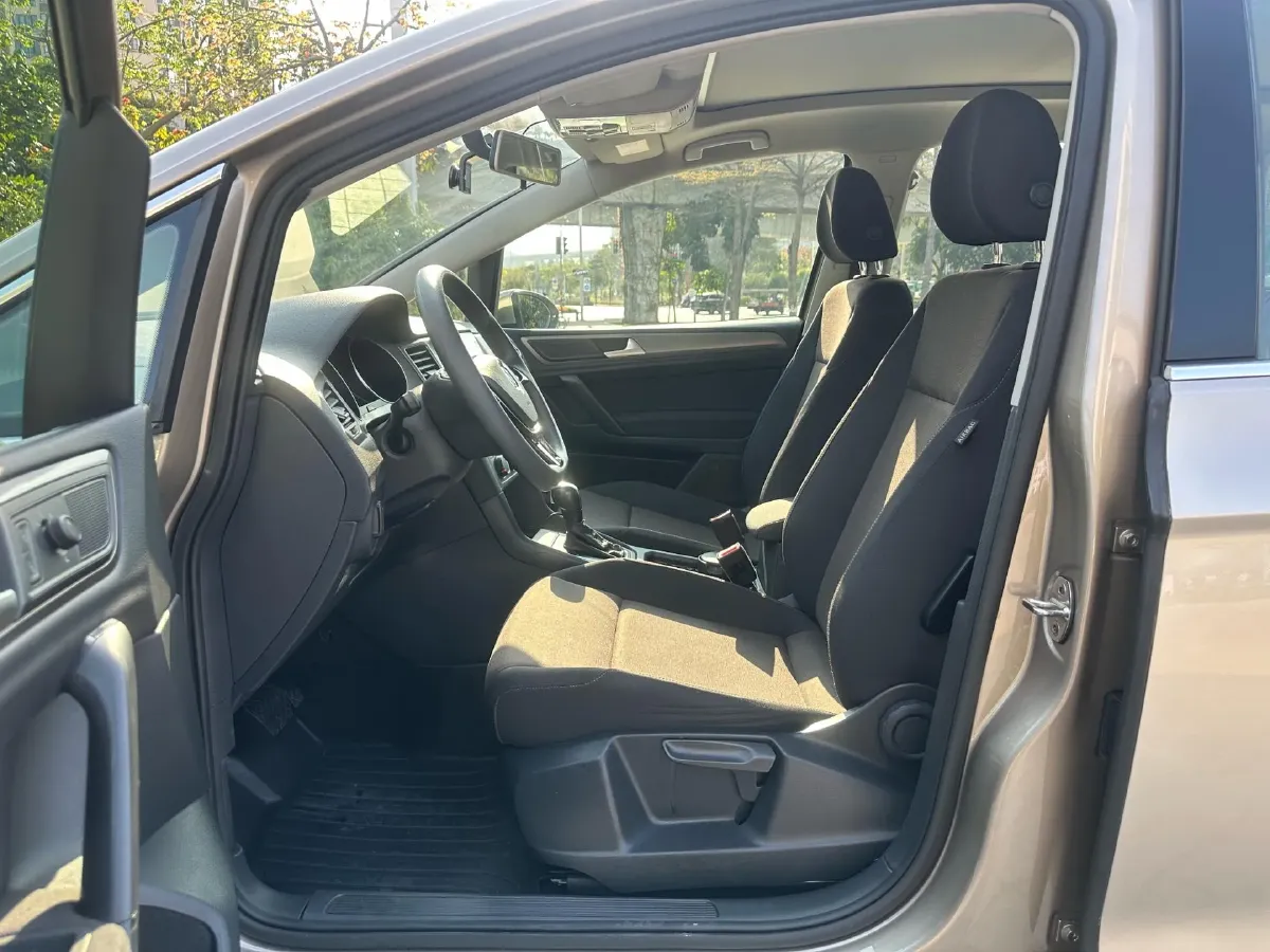 2018 Volkswagen Golf Sportsvan 1.6L 110HP L4 6AT,autocango,china used car exporter,china ev exporter,chinese used car exporter,chinese used ev exporter