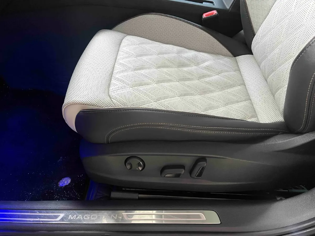 2023 Volkswagen Magotan 2.0T 186HP L4 7DCT,autocango,china used car exporter,china ev exporter,chinese used car exporter,chinese used ev exporter