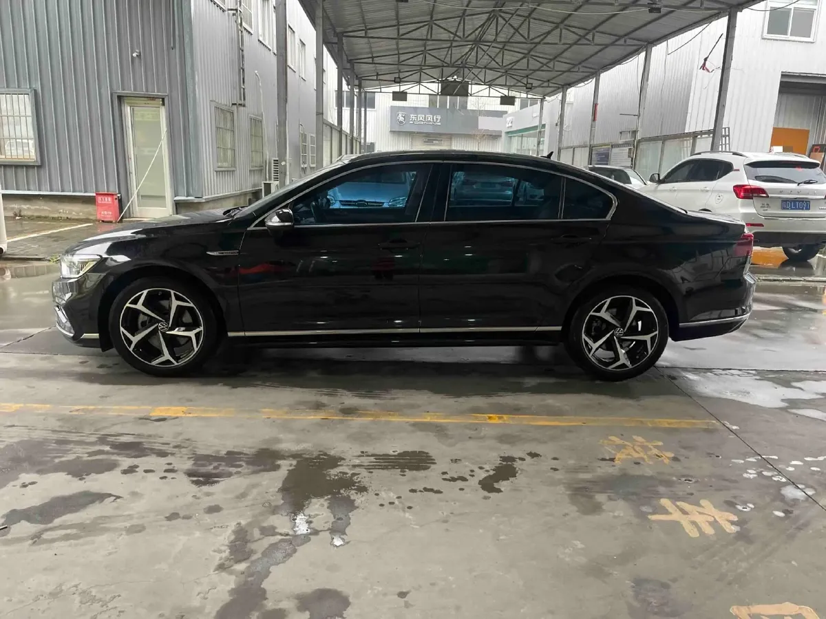 2023 Volkswagen Magotan 2.0T 186HP L4 7DCT,autocango,china used car exporter,china ev exporter,chinese used car exporter,chinese used ev exporter