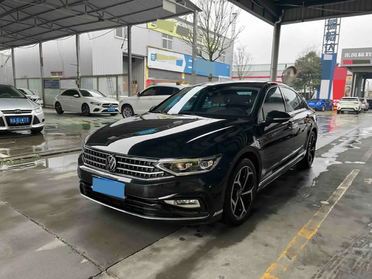 2023 Volkswagen Magotan 2.0T 186HP L4 7DCT,autocango,china used car exporter,china ev exporter,chinese used car exporter,chinese used ev exporter